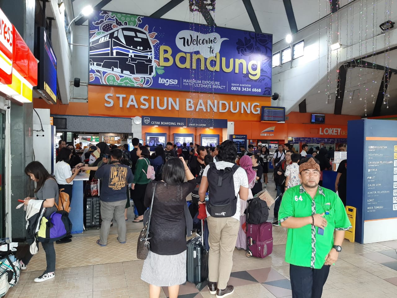  Meski ada pemerintah telah melonggarkan penggunaan masker utamanya di ruang terbuka, PT Kereta Api Indonesia (Persero) memastikan protokol kesehatan ketat tetap diterapkan kepada penumpangnya. (Foto: Dok/dara.co.id)