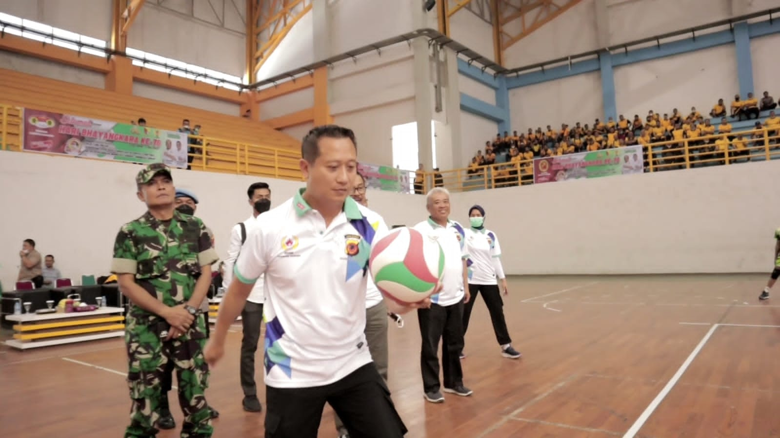 Polresta Bandung menggelar kejuaraan lomba voli di Gedung Dispora Indoor, Kabupaten Bandung, Jawa Barat (Foto: Arsip Polresta Bandung)