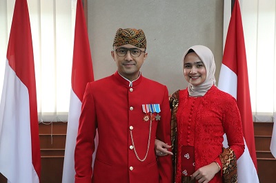 Pelaksana Tugas (Plt) Bupati Bandung Barat, Hengky Kurniawan bersama istri tercinta (Foto: Istimewa)