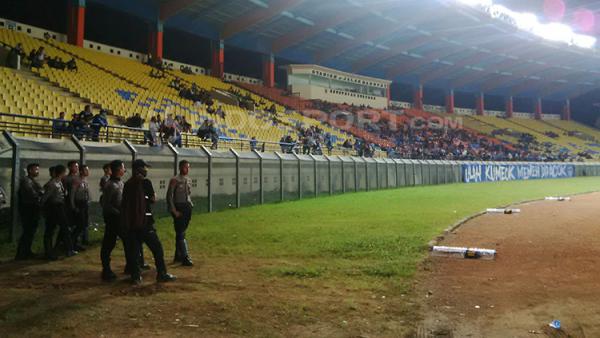 Kondisi lapangan Stadon si Jalak Harupat tk layak (Foto: istimewa)