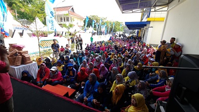 
Pelaksanaan Jalan Sehat Keluarga dalam rangka puncak Peringatan HARGANAS dan HAN Tahun 2022 yang berlangsung di Kantor DPKBPPPA Garut, Jalan Terusan Pahlawan, Kecamatan Tarogong Kidul, Kabupaten Garut, Sabtu (23/7/2022).(Foto: andre/dara.co.id)
