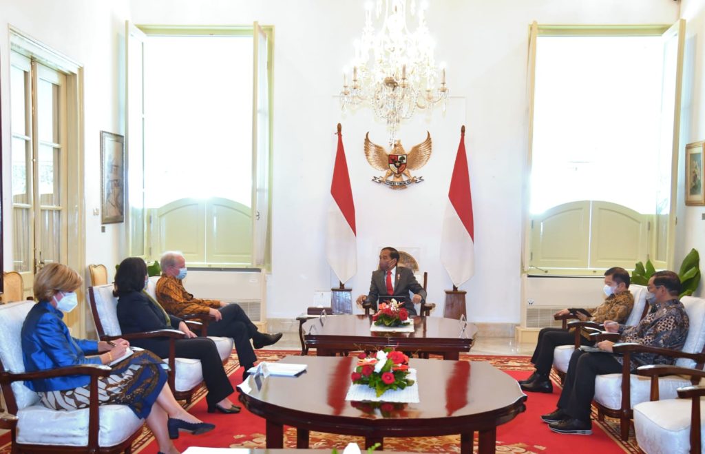 Presiden Jokowi menerima delegasi Bank Dunia di Istana Merdeka, Jakarta, Kamis (14/07/2022). (Foto: BPMI Setpres/Rusman)
