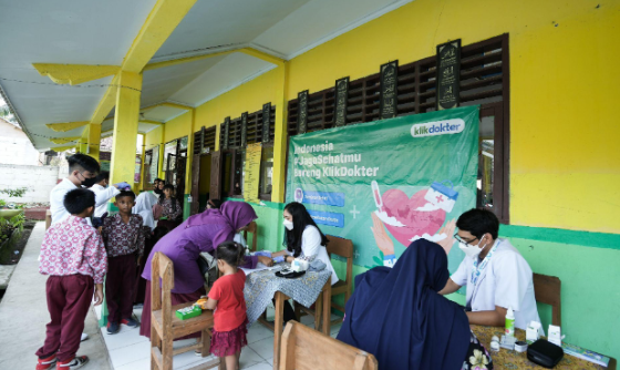 KlikDokter menyelenggarakan aktivitas sosial bertajuk Indonesia #JagaSehatmu Bareng KlikDokter di
SD Negeri Pamanuk 2 dan SD Negeri Carenang 3 Serang, Banten pada 20-21 Juli 2022 (Foto: Istimewa)