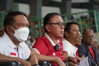 


Ketua Umum PSSI Mochamad Iriawan, dan Menpora RI Zainudin Amali saat menyaksikan laga  Timnas Indonesia di ajang Piala AFF di Stadion Patriot Candrabhaga, Bekasi (Foto: PSSI)
