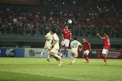 
Timnas Indonesia ditahan imbang Thailand, 0-0, pada laga Grup A Piala AFF U-19 di Stadion Patriot Candrabhaga, Bekasi, Rabu malam (6/7/2022). (Foto: PSSI)
