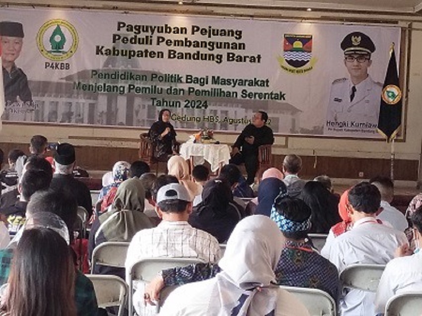 Ratusan orang mengikuti pendidikan politik yang diselenggarakan P4KBB,Sabtu (5/8/2022).(Foto: heny/dara.co.id)