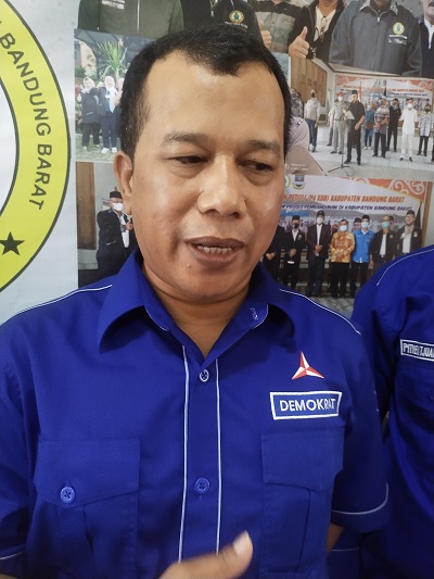 
Ketua DPC Partai Demokrat KBB, Imam Tunggara (Foto: heny/dara.co.id)
