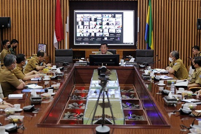 
Sekretaris Daerah Kota Bandung sekaligus Ketua Satgassus PKL Kota Bandung, Ema Sumarna 
mempimpin Rapat Koordinasi Satgassus Penataan dan Pembinaan PKL di Balai Kota Bandung, Selasa (23/8/2022).(Foto: bandung.go.id)