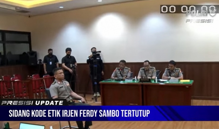 Irjen Pol Ferdy Sambo menghadiri sidang kode etik menghadiri sidang etik dengan mengenakan seragam Polri lengkap. (Foto: PMJ News/Polri TV)