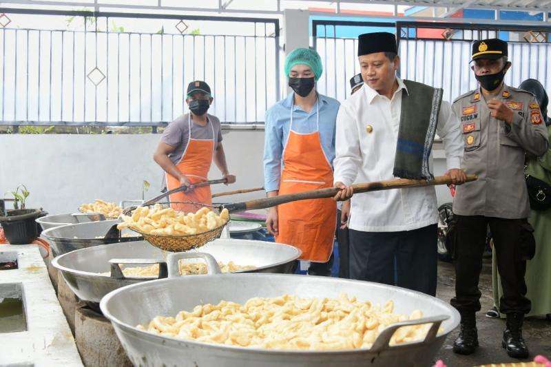 Wakil Gubernur Jawa Barat Uu Ruzhanul Ulum meresmikan Kampung Cuanki (Foto: jabarprov)