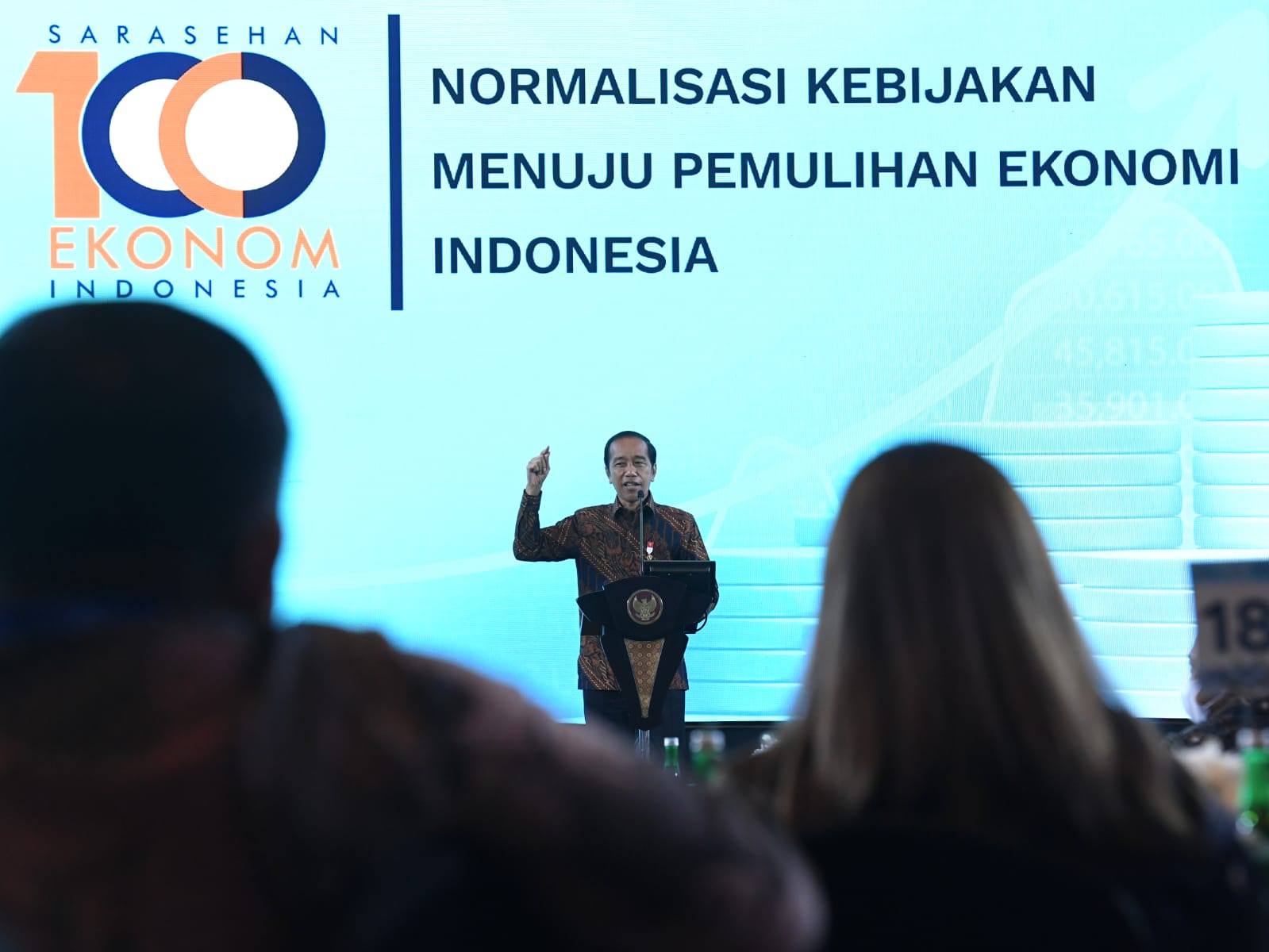 Presiden Jokowi membuka secara resmi Sarasehan 100 Ekonom Indonesia Tahun 2022, Rabu (07/09/2022), di Auditorium Menara Bank Mega, Jakarta Selatan. (Foto: BPMI Setpres/Kris)
