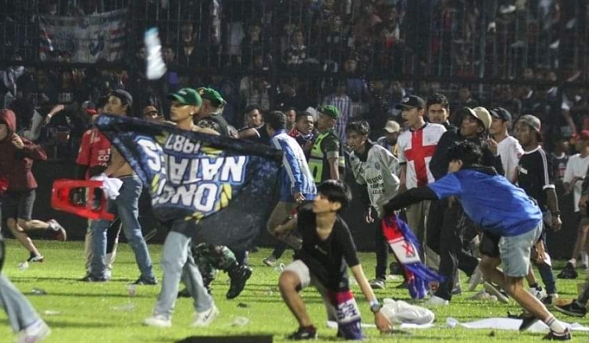 Kerusuhan suporter terjadi di Stadion Kanjuruhan, Malang. (Foto: PMJ News/Istimewa)