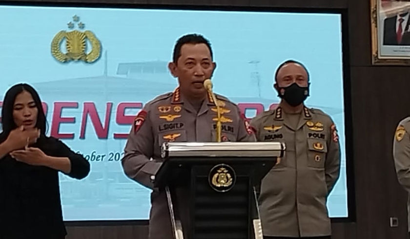 Kapolri Jenderal Listyo Sigit Prabowo memberikan keterangan pers. (Foto: PMJ News/Fajar)