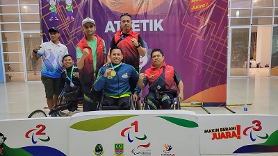 

Atlet, pelatih dan pengurus NPCI KBB disela-sela pertandingan di Peparda VI. (Foto: heny/dara.co.id)
