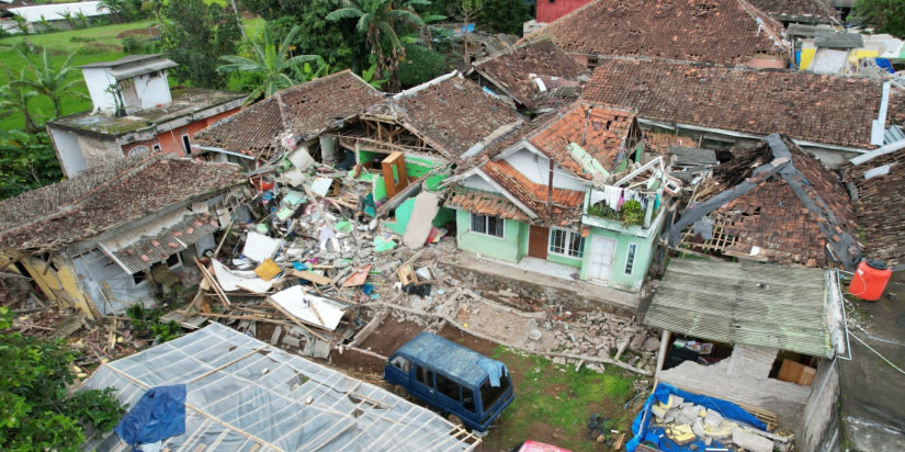 Kondisi rumah warga yang terdampak gempa di Cugenang, Kabupaten Cianjur, Jawa Barat pada Jumat (25/11). (Pengelola Data dan Sistem Informasi BNPB)