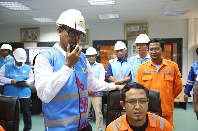 
Direktur Utama PT PLN (Persero) Darmawan Prasodjo memantau posko kelistrikan di posko monitoring kelistrikan di Nusa Dua, Unit Pelaksana Pengatur Beban Bali,Selasa (15/11/2022)
