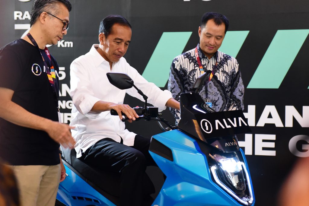 Presiden Jokowi saat membuka Pameran Otomotif IIMS Tahun 2023 di JIEXPO, Convention Center and Theater, Jakarta, Kamis (16/02/2023) pagi. (Foto: Humas Setkab/Rahmat)
