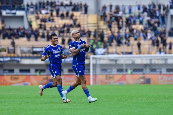 Persib Bandung sukses mengalahkan PSS Sleman 2-0 pada pertandingan pekan ke-22 Liga 1 2022/2023  di Stadion Gelora Bandung Lautan Api (GBLA), Minggu (5/2/2023). Dua gol Persib diborong Ciro Alves (Foto: persib.co.id)
