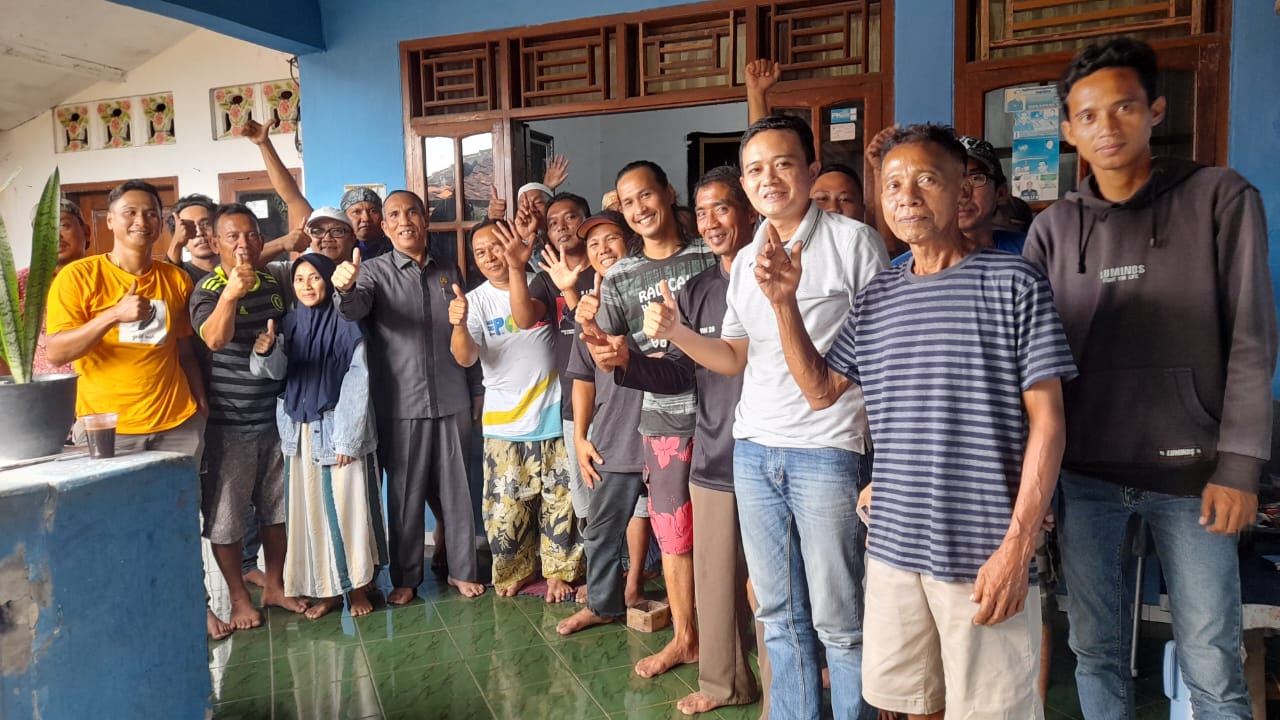 Badri Suhendi, Ketua Fraksi Partai Demokrat DPRD Kabupaten Sukabumi kunjungi Karang Taruna Sindanglaut (Foto: Istimewa)