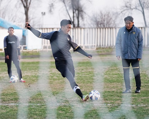 Tim U-20 Indonesia berlatih dalam kondisi cuaca dingin di Ibu Kota Uzbekistan, Tashkent.(Foto: PSSI)