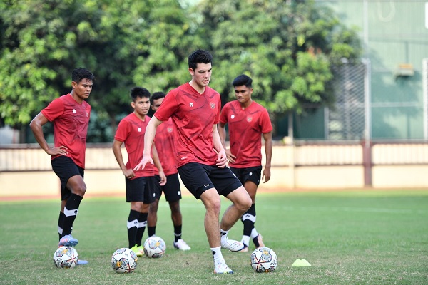 
Elkan Baggott dan pemain lainnya tampak serius menjalani latihan (Foto: PSSI)