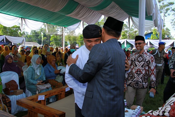 Bupati Bandung Dr. H.M. Dadang Supriatna dan Ketua DPRD H. Sugianto menghadiri Musda Muhammadiyah dan Aisyiyah Kabupaten Bandung ke-12,  di Lapangan Wanasari, Kecamatan Pangalengan, Kabupaten Bandung, Minggu (19/ 3/23). (Foto: prokopim)