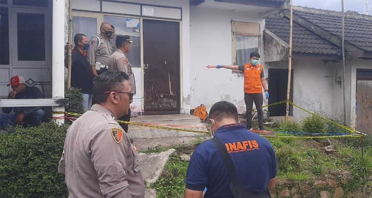 Lokasi penemuan mayat wanita tanpa busana di dalam rumah di Arjasari, Kabupaten Bandung, Senin 6 Maret 2023. /Dok Polresta Bandung/prfm