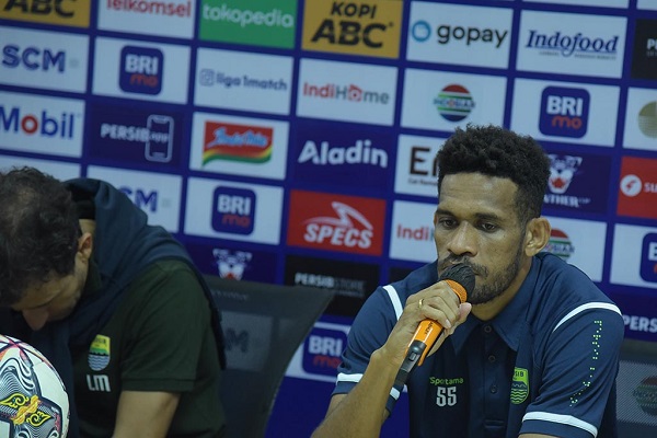 Ricky Kambuaya (Foto: persib.go.id)
