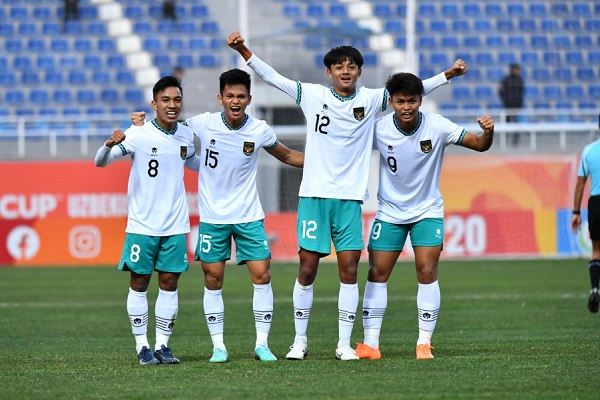 

Pemain Timnas Indonesia merayakan kemenangan atas Timnas Suriah dengan skor 1-0 pada laga kedua Grup A Piala AFC U-20 2023 di Stadion Lokomotiv, Tashkent, Sabtu (4/3/2023). Gol tunggal kemenangan Garuda Muda dicetak oleh Hokky Caraka pada menit ke-34'. (Foto: PSSI)