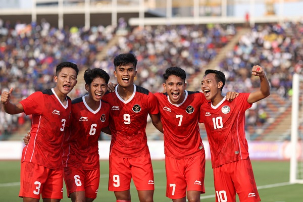 Timnas U-22 Indonesia meraih tiga poin perdana pada laga fase Grup A SEA Games 2023. Skuat Garuda Nusantara menang 3-0 atas Filipina melalui aksi Marselino Ferdinan, Irfan Jauhari, dan Fajar Faturrahman. (Foto: PSSI)