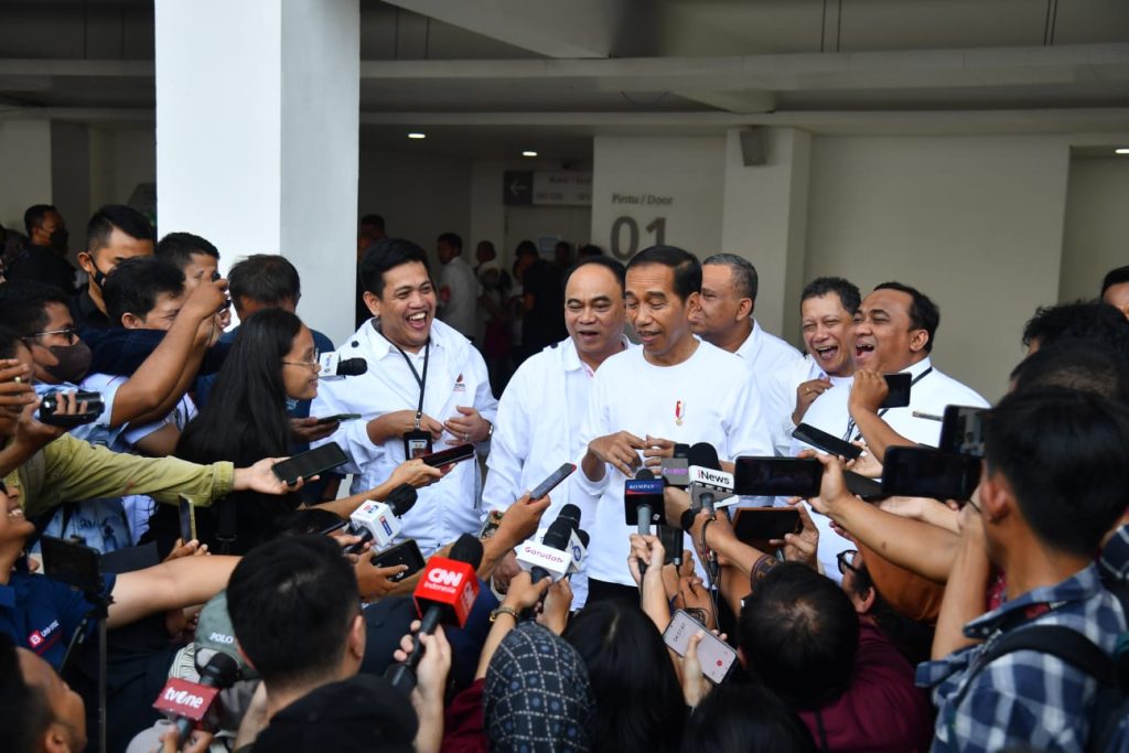 Presiden Jokowi memberi keterangan pers usai menghadiri Musyawarah Rakyat (Musra), di Istora Senayan, Jakarta, Minggu (14/05/2023). (Foto: BPMI Setpres/Rusman)

