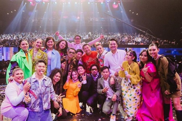 
Para alumni Indonesian Idol saat memeriahkan panggung Spektakuler Show 11 atau Top 4, pekan lalu. (Foto: Instagram @indonesianidolid)
