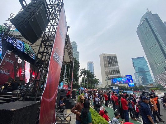 Minat para pecinta sepakbola untuk ikut pawai kemenangan tim U-22 yang digelar pagi ini di jalan-jalan protokol Jakarta sangat tinggi, Jumat (19/5/2023). (Foto: PSSI)
