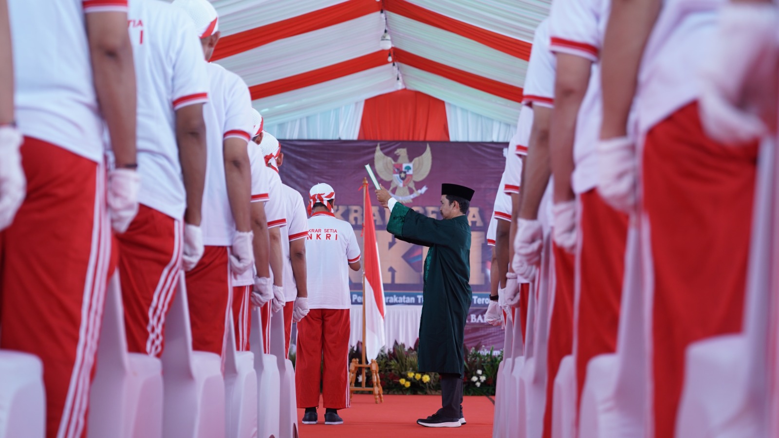 Sebanyak 76 narapidana teroris (Napiter) menyatakan Ikrar Setia kembali ke Negara Kesatuan Republik Indonesia (NKRI) di Lapas Gunung Sindur, Bogor, Jawa Barat, Kamis (1/6/2023). (foto:ist)
