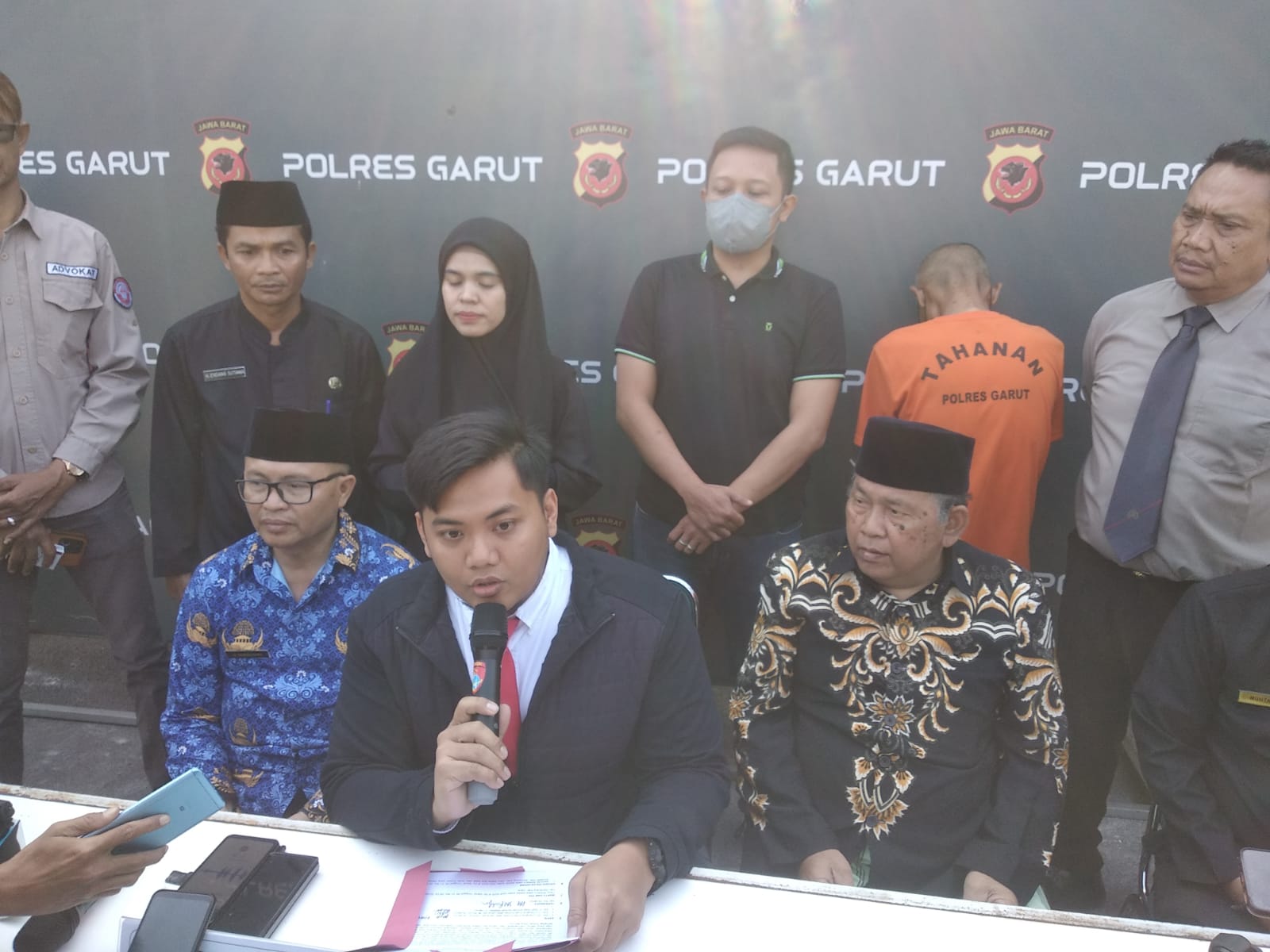 Kasat Reskrim Polres Garut, AKP Deni Nurcahyadi, memberikan keterangan  saat menggelar konferensi pers di Mapolres Garut, Kamis (1/6/2023) (Foto: Ist)
