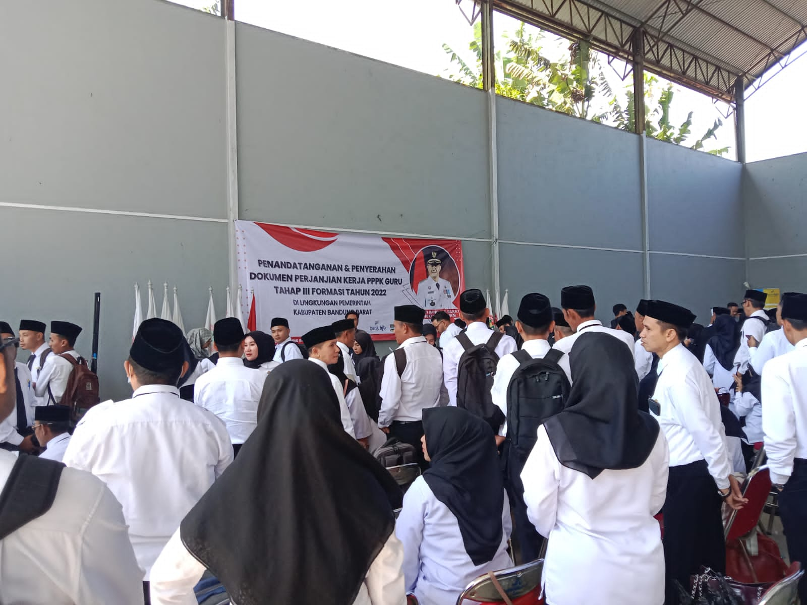 Pembagian SK P3K untuk tenaga guru di KBB (Foto: Ist)