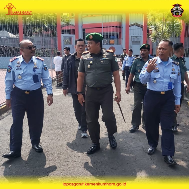 Kalapas Kelas IIB Garut, Iwan Gunawan Wahyudi, saat menerima kunjungan Dandim 0611 Garut, Letkol CZI Dhanisworo, di Lapas Kelas IIB Garut, Jalan KH Hasan Arif, Kecamatan Banyuresmi, Kabupaten Garut, Selasa (4/7/2023)(Foto: Ist)