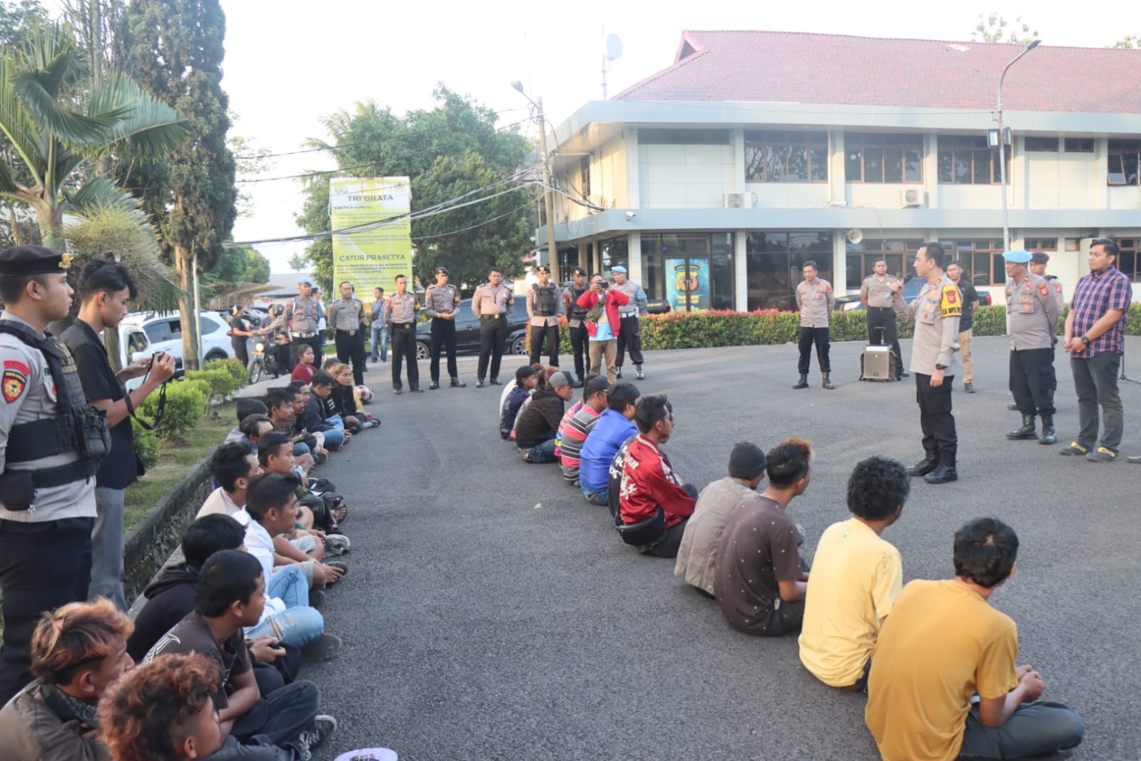 Puluhan preman digaruk polisi dalam Operasi Razia Premanisme yang dilaksanakan di wilayah perkotaan Garut, Kamis (20/7/2023)(Foto: Ist)