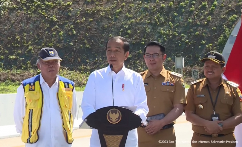 Presiden Jokowi meresmikan operasional Jalan Tol Cileunyi-Sumedang-Dawuan atau Cisumdawu. (Foto: PMJ News/YouTube Setpres)