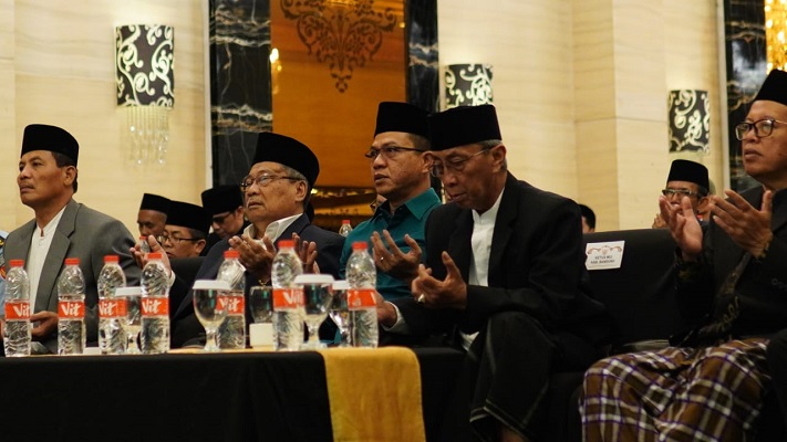 
Bupati Bandung Dr. HM. Dadang Supriatna membuka Musyawarah Daerah (Musda) ke-9 MUI Kabupaten Bandung di Hotel Sutan Raja Soreang, Sabtu (22/7/2023). (Foto: prokopimda)