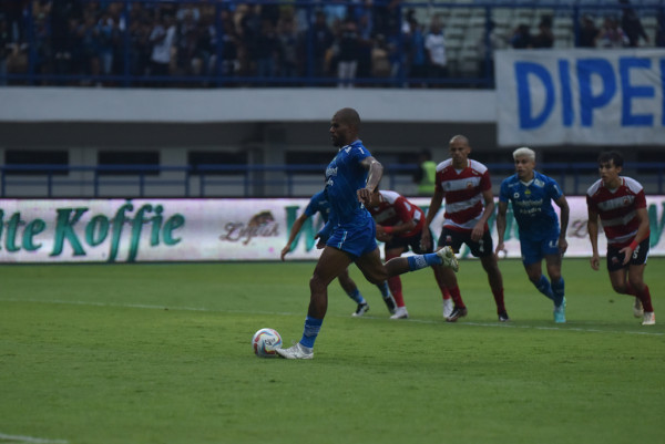 David da Silva eksekusi tendangan penalti @PERSIB.co.id/Amandeep Rohimah