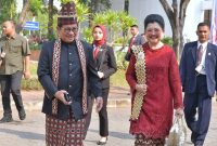 Seskab Pramono Anung dan Ibu Hani Pramono Anung sebelum Upacara Peringatan Detik-Detik Proklamasi Kemerdekaan Republik Indonesia, di Halaman Istana Merdeka, Jakarta, Kamis (17/08/2023). (Foto: Humas Setkab/Oji)

