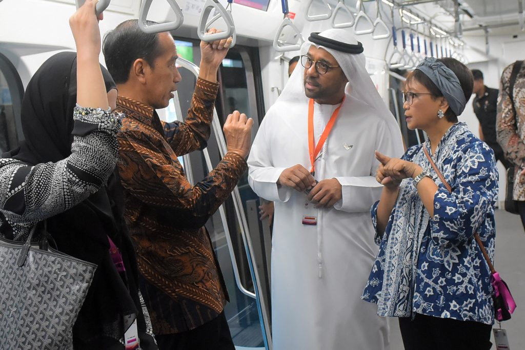 Presiden Jokowi mengajak para dubes menggunakan MRT, di Jakarta, Selasa (08/08/2023). (Foto: Humas Setkab/Rahmat)
