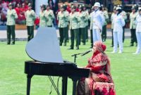 Penampilan spesial dari penyanyi Putri Ariani pada peringatan HUT Ke-78 RI di Halaman Istana Merdeka, Jakarta, Kamis (17/08/ 2023). (Foto: BPMI Setpres)
