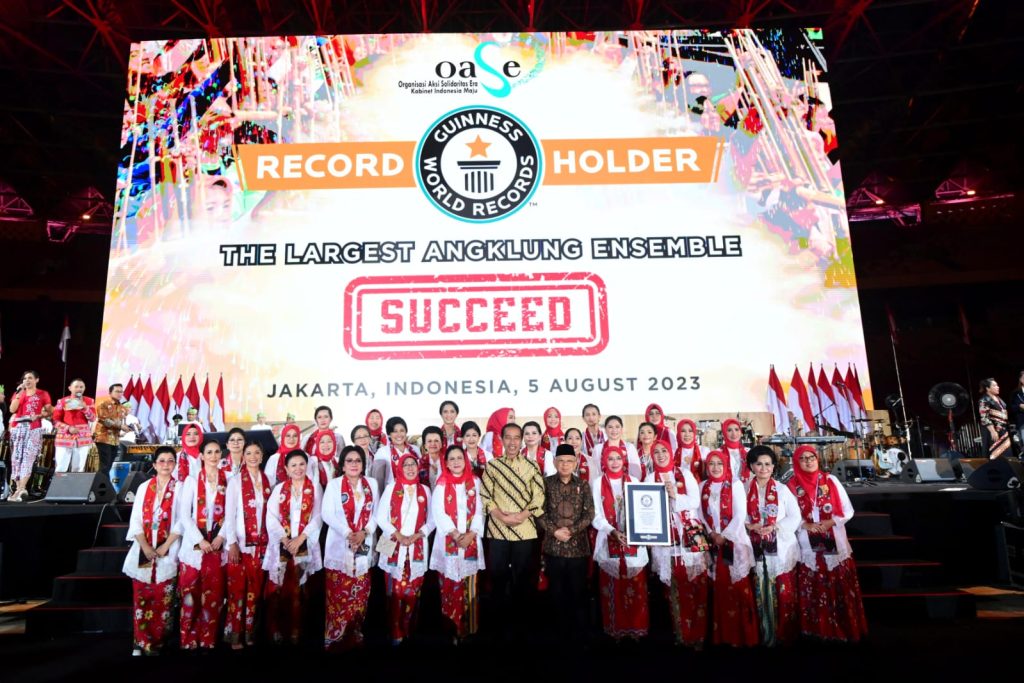 Pemecahan Rekor Dunia Pergelaran Angklung, di Stadion Utama GBK, Jakarta, Sabtu (05/08/2023). (Foto: BPMI Setpres)

