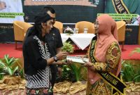 
Bunda Literasi Kabupaten Bandung Hj. Emma Dety Dadang Supriatna membuka Sosialisasi Kampung Bedas Literasi Bandung di Hotel Grand Pasundan Bandung, Selasa (22/8/2023). (Foto: diskominfo)

