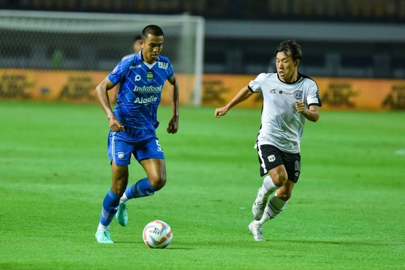 
Bek Persib, Kakang Rudianto (kiri). (Foto: persib)