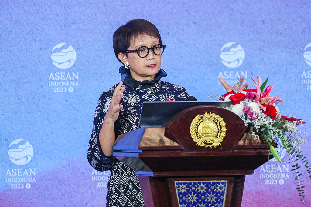 Menteri Luar Negeri  RI Retno Marsudi dalam konferensi pers usai Pertemuan ke-56 Menteri Luar Negeri ASEAN (AMM) di Jakarta, Jumat (14/7/2023) (Foto: InfoPublik/Agus Siswanto)