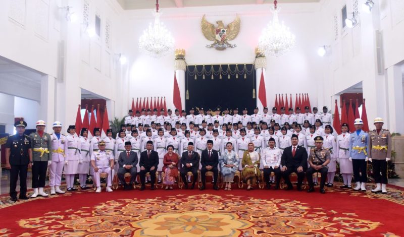 Presiden Jokowi saat mengukuhkan Paskibraka di Istana Negara, Jakarta, Selasa (15/08/2023). (Foto: Humas Setkab/Oji)
