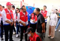 
Direktur Utama Pertamina Patra Niaga Riva Siahaan, bersama petinggi Pertamina lainnya meninjau pelaksanaan Program Uji Emisi Gratis. (Foto: Humas Pertamina)
